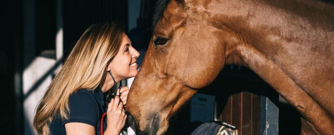 Emmanuelle in close contact with a relaxed and interested horse